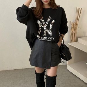 NY pattern sweat shirt